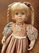 Duża sygnowana porcelanowa lalka kolekcjonerska