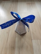 Dzwonek ceramiczny świąteczny biały z kokardą Wesołych Świąt