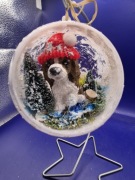 Bombka Z  ręcznie wykonanym Cavalier King Charles Spaniel  w czapce