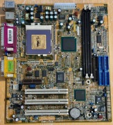 Budżetowa płyta główna "all in one" PC Chips M810LMR + procesor VIA C3