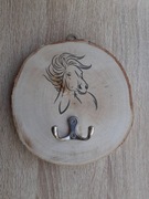 Wieszak ścienny na ubrania, klucze, drobiazgi. Koń. 