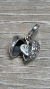 Pandora Charm Moments koralik zawieszka serce otwierane białe cyrkonie