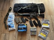 Zestaw ASG replika M4 + akcesoria (kulki, magazynki, LiPo) – komplet