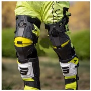 Orteza kolan Mobius Protect Kneepad X8 Leatt POD Alpinestars EVS Acerbis 