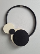 Naszyjnik wisior kolia futurystyczna czarna z kremowymi kołami na magnes