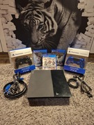 Sprzedam konsole PlayStation 4 plus 2 nowe pady i zestaw 3 gier 
