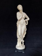 Włoska Rzeźba Kobiety Alabaster Marmur Syg. A.Santini C173