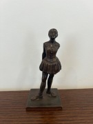 Stara Figurka kobieta sukienka brąz 