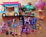 Zestaw Figurki My Little Pony Equestria akcesoria mebelki samochód