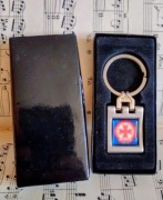 Brelok w etui. Pamiątkowy Czerwony Krzyż. 