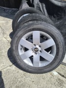 Felgi alumy z oponami 