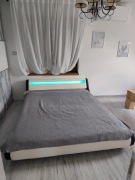 Łóżko ze stelażem 160 x 200 ekoskóra LED