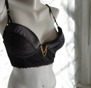 Piękny gorset krótki top biustonosz 75C czarny wieczorowy ozdobny łańcuszek