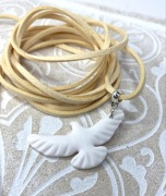 Naszyjnik choker z białym ptakiem 