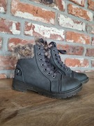 szare traperki z futerkiem