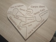 Drewniane serce łacińskie sentencje 