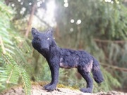 Czarny wilk filcowana figurka