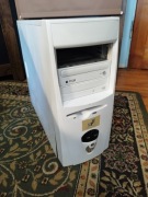 Retro komputer. Windows 95, 98, 2000, XP