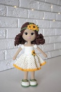 Ręcznie robiona lalka na szydełku – Słonecznikowa dziewczynka