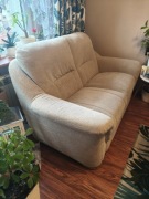 Sofa dwuosobowa z szufladą.