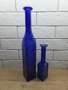 Dwie kobaltowe butle 