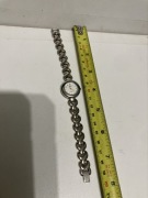 zegarek damski  Q&Q water resist 30m japan movt , kolor srebrny, stary