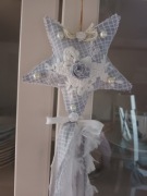 Świąteczna gwiazda, 17 cm  x 47 cm.
