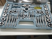 NARZĘDZIA DO GWINTOWANIA I CIĘCIA METALU W WALIZCE 39ELEMENTÓW HI-SPEC