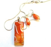 Wisiorek i kolczyki, delikatna biżuteria z pomarańczowymi agatami, zestaw