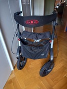 Chodzik terenowy dla seniora