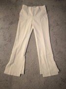 Białe spodnie z rozcięciem marki Zara w rozmiarze S