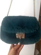 Śliczna futrzana torebka Guess