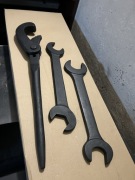 Duże solidne klucze