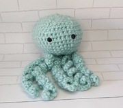Meduza na szydełku, maskotka, zabawka.