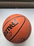 Piłkę do koszykówki Molten BG3800 (rozmiar 7)