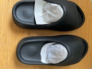 Klapki Yeeze rozm. 8 (25,5 cm) czarne