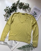 Lekki oliwkowy sweterek limonkowa zieleń V neck