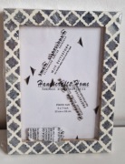 Szaro biała ramka do zdjęć 13x18 cm