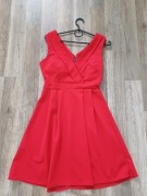 Czerwona Rozkloszowana Sukienka z Dekoltem V – Made in Italy M