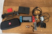 Nintendo Switch + gry + etui – pełny zestaw, gotowy do grania