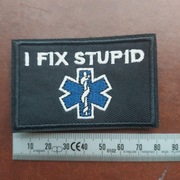 Naszywka Morale Patch   -  Medyk- I FIX STUPID-  (mocowanie na rzep)