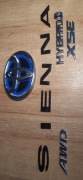 Emblematy komplet bagażnik Toyota Sienna Hybrid XSE AWD