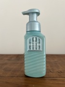 Bath & Body Works Fresh Sparkling Snow – mydło w piance 236 ml