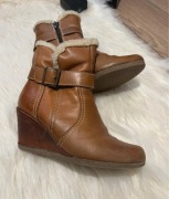Brązowe karmelowe botki na koturnie Lasocki 37