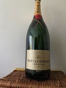 Pusta butelka i skrzynka drewniania Moet&Chandon 6L