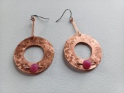 Kolczyki z miedzi i agatu.