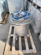 Zbiornik ze stali nierdzewnej na kółkach – z przyłączem kompresora 