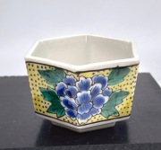 Japonia. Czarka do herbaty freeform. Showa