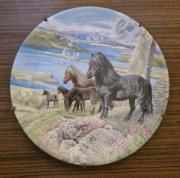 DAVENPORT Talerz ozdobny porcelanowy w pudełku Certyfikat konie