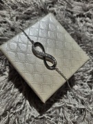 Piękna bransoletka ze znakiem nieskończoności